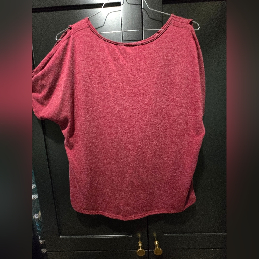 Chic Maroon Short Sleeve Women's Top